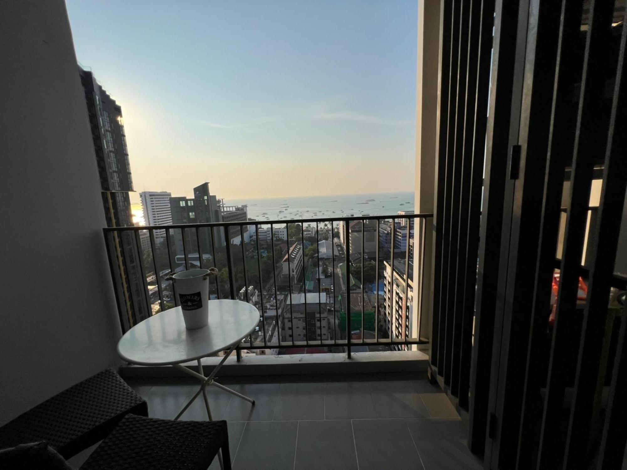 The Base Central Pattaya By Mickey Eksteriør bilde