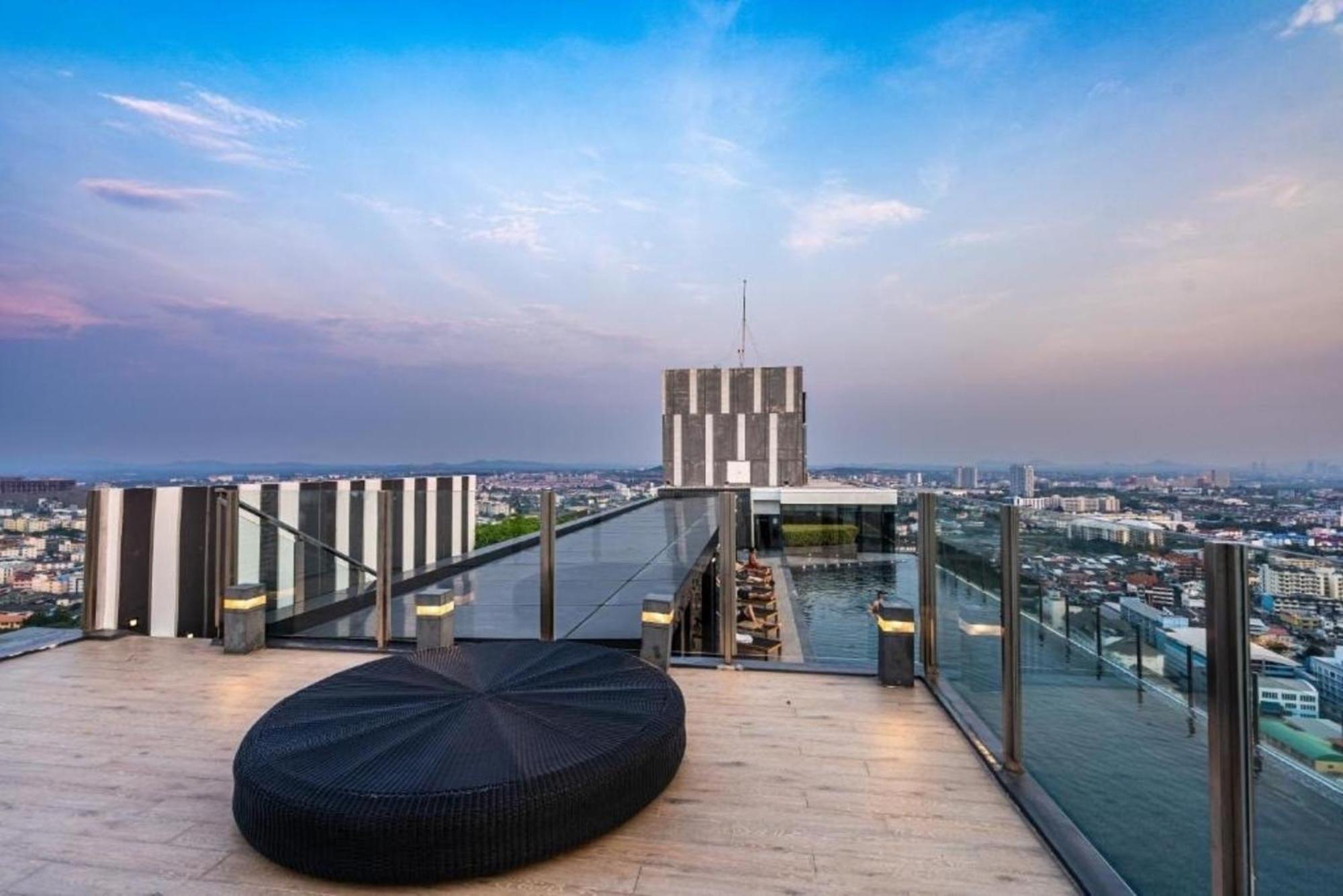 The Base Central Pattaya By Mickey Eksteriør bilde