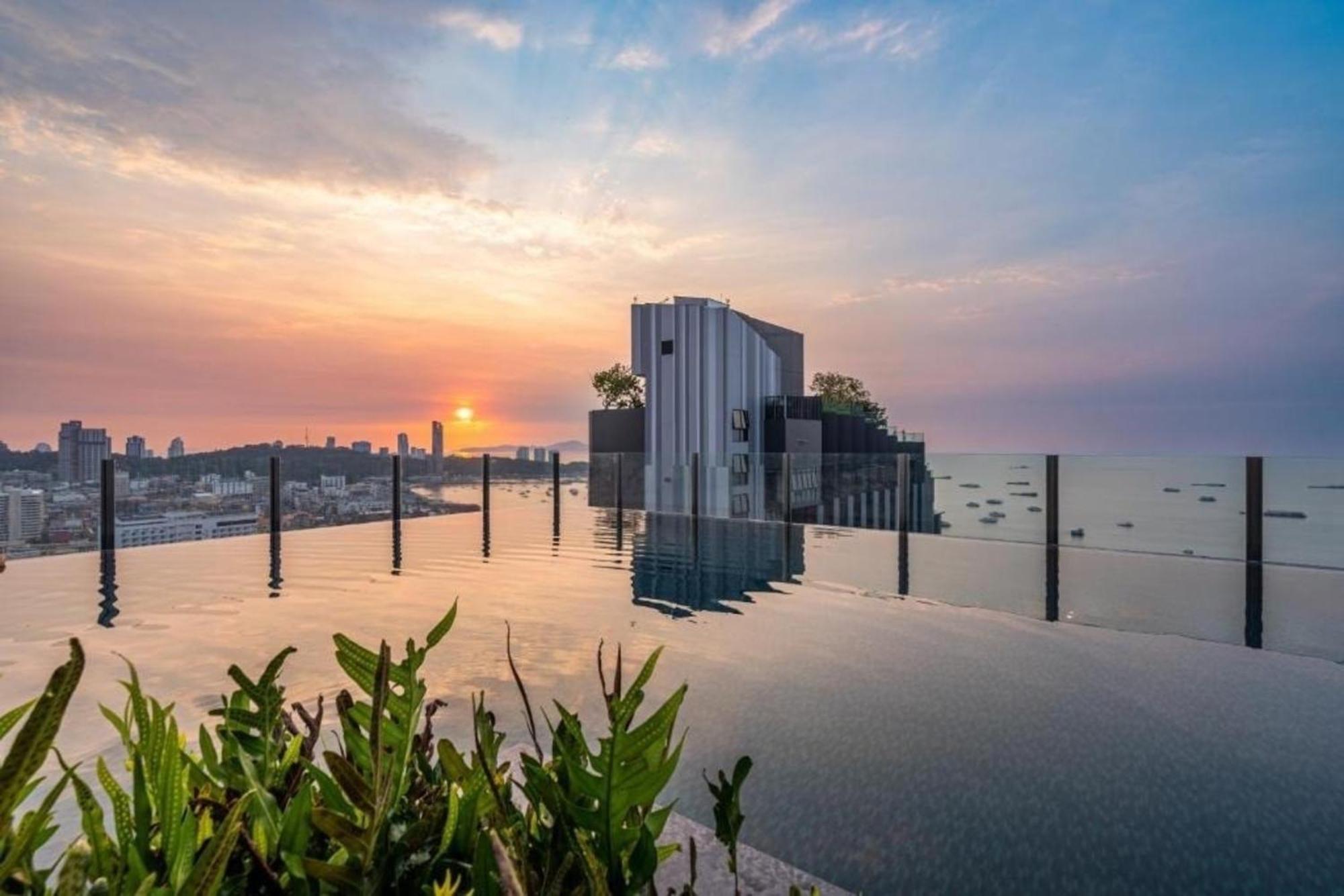 The Base Central Pattaya By Mickey Eksteriør bilde
